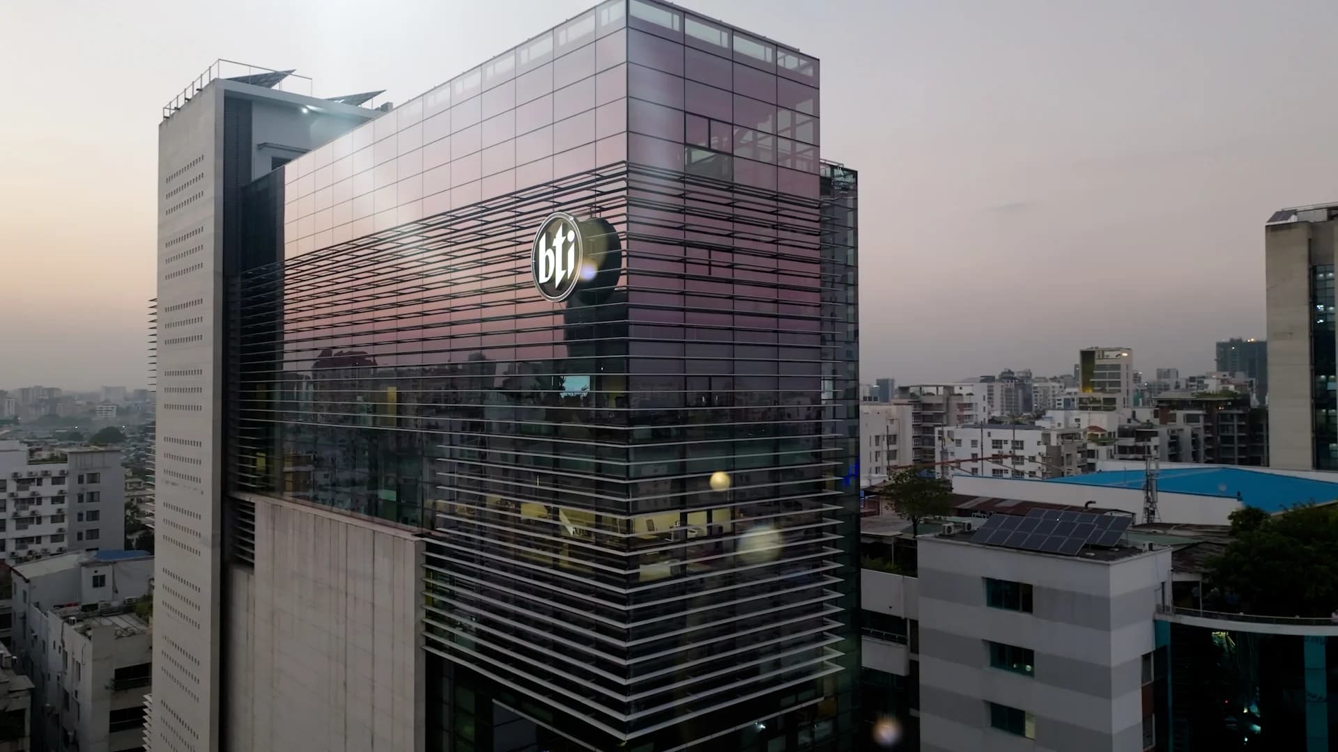 Modern 3,400 Sqft Open-Plan Commercial Floor on Road 11, Banani